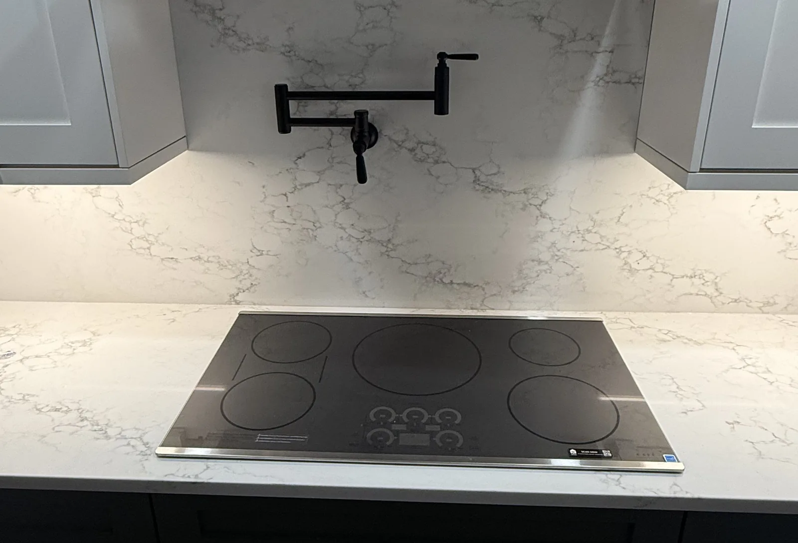 Cracked countertop over the dishwasher: article cover