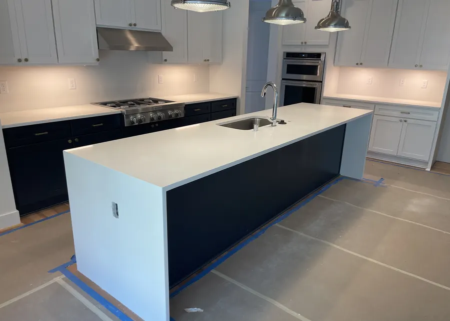 White island on a black base, with pendants. A Top Granite project