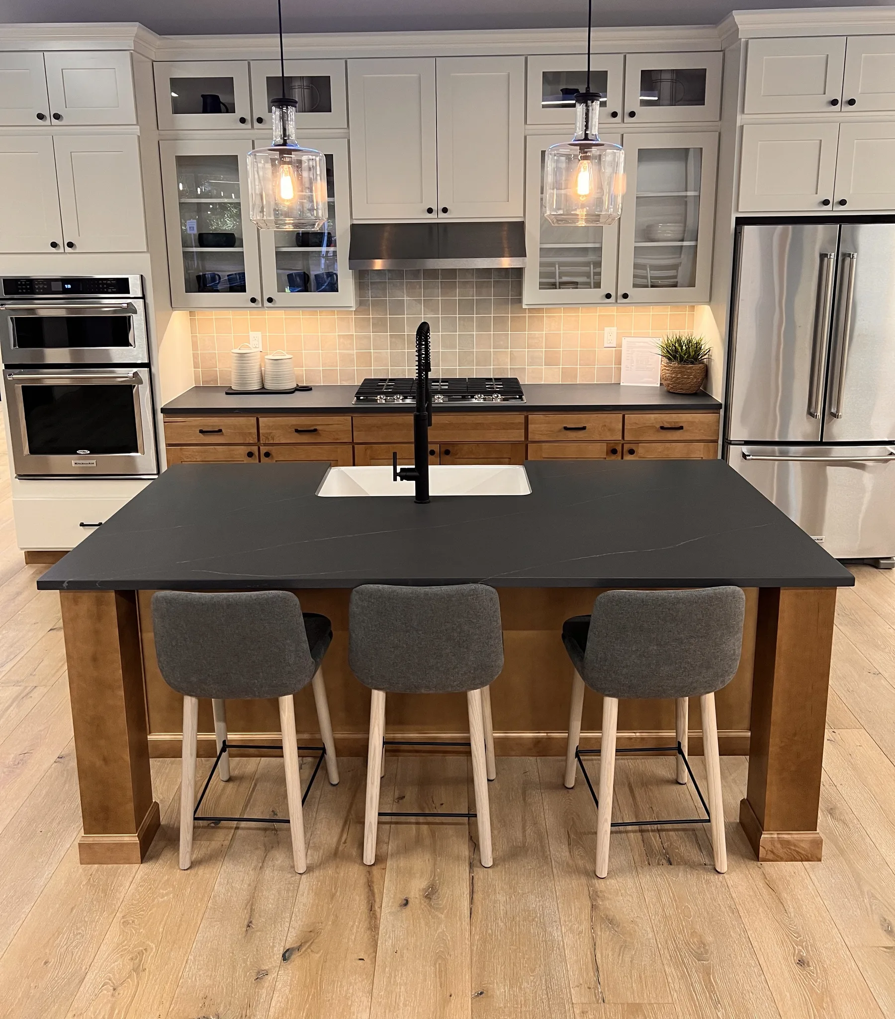 Countertop project by Top Granite, kitchen with new stone countertops
