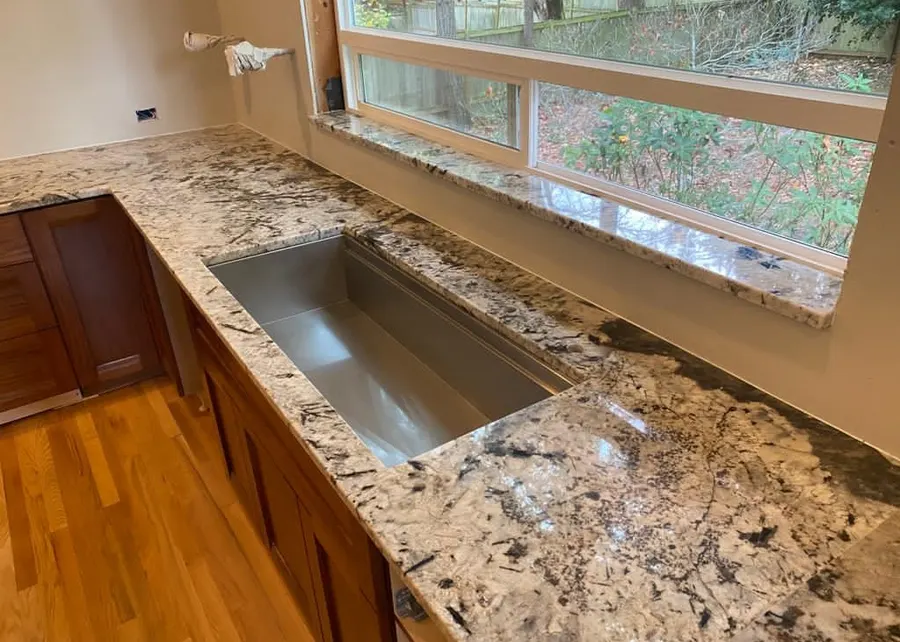 Natural stone with movement and depth. A Top Granite project