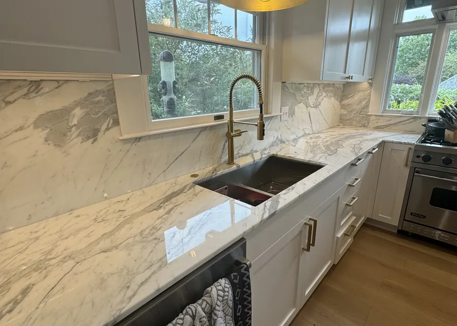 Marble by the window, with a pendant. A Top Granite project
