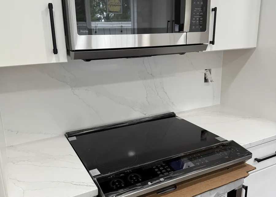 Kitchen countertops by Top Granite. A Top Granite project