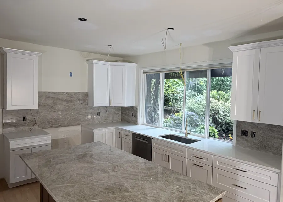 Kitchen countertops by Top Granite. A Top Granite project